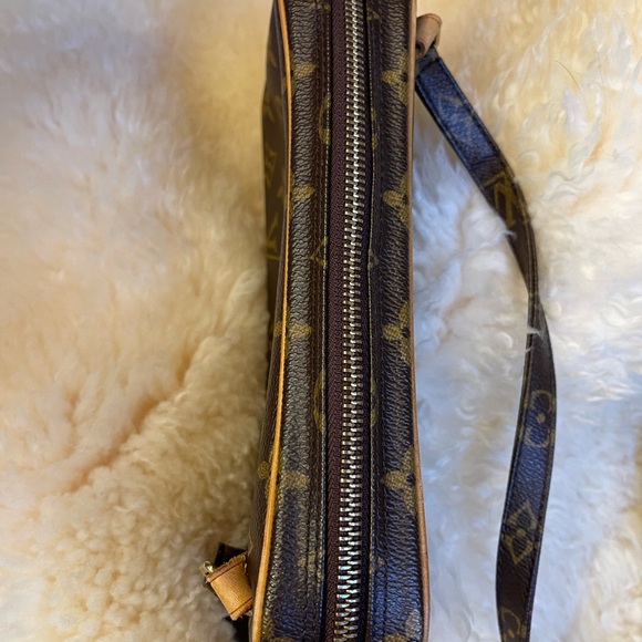 LV Pochette Marly Bandoulière Crossbody - Picture 11 of 13